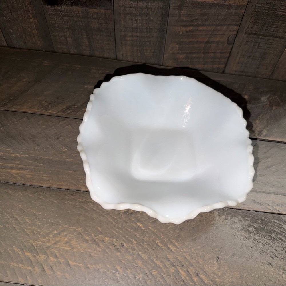 Vintage Fenton Milk glass small dish, White Ceramic Decorative‎ Bowl